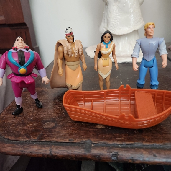 Disney 1990s Pocahontas Playset - Picture 1 of 5